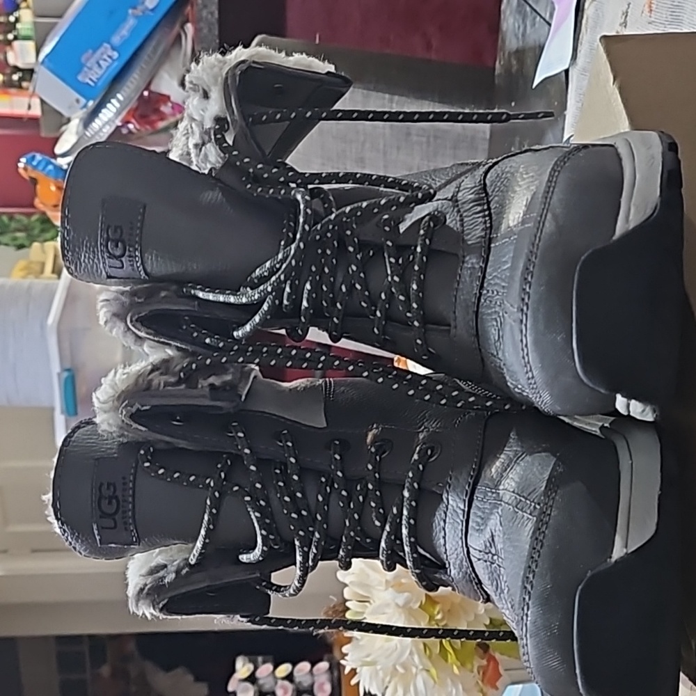 UGG Womens gently worn Gray Leopard Fur Waterproof Leather Snow Boots size 8